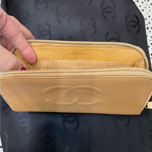 Authentic CHANEL wallet - Picture 5 of 5